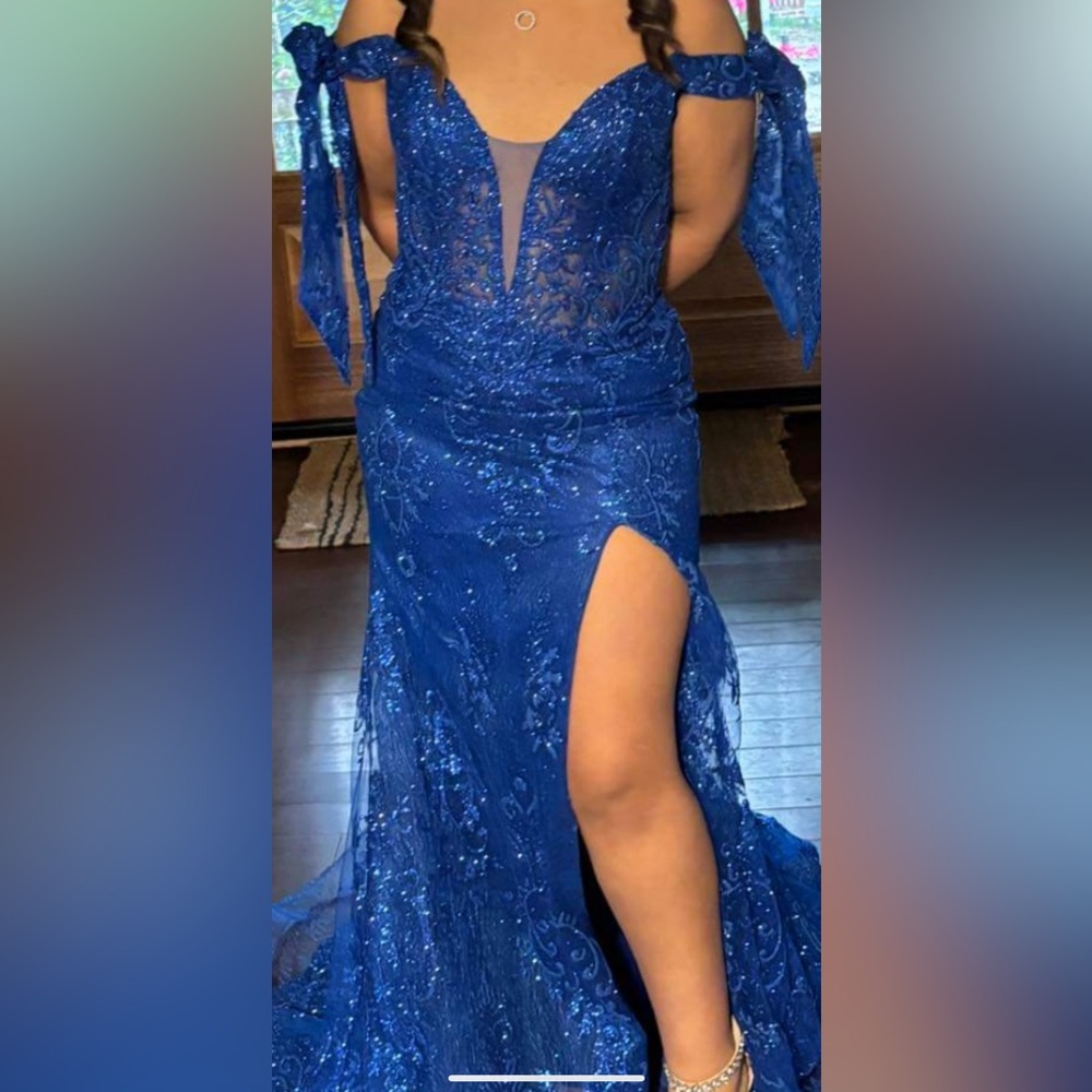 Elegant Blue Evening Gown